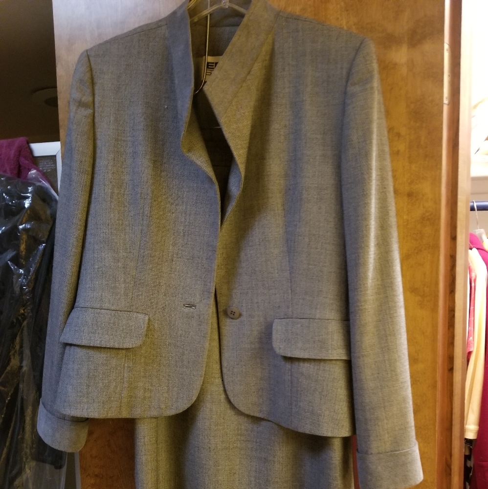 Dress suit